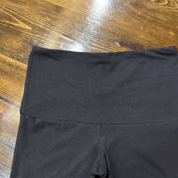 ❤️❤️SOLD Hue Black Leggings in Girls❤️❤️ - Picture 3 of 5